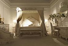 biała sypialnia i romantyczne dodatki